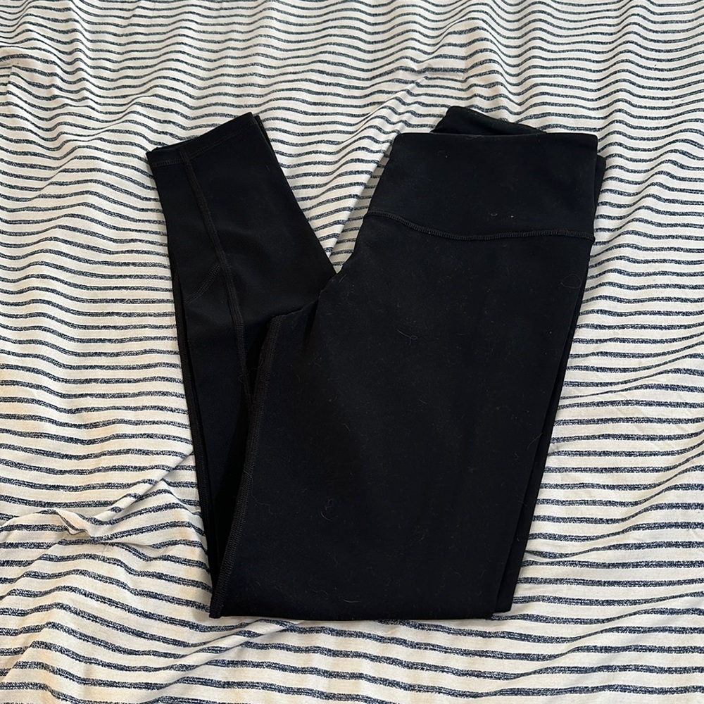 LIKE NEW VICTORIAS SECRET LEGGINGS